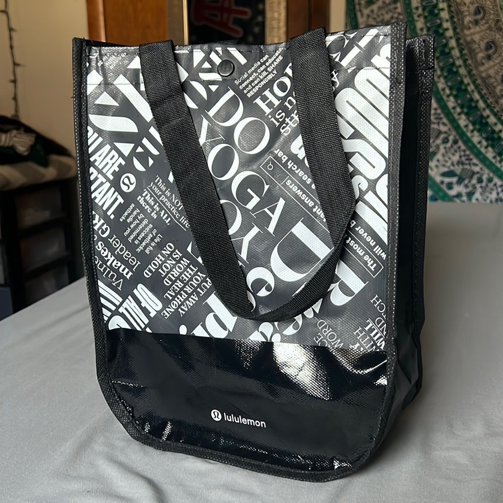 Lululemon shopping bag